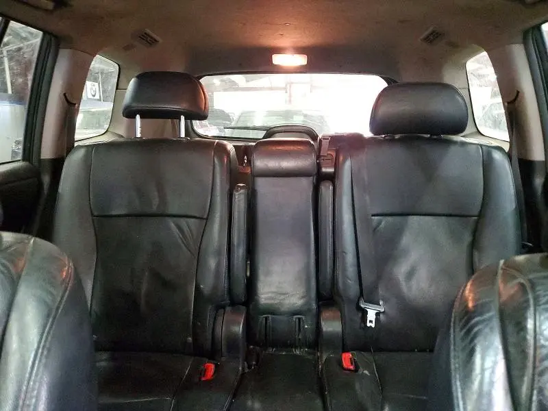 2011 TOYOTA HIGHLANDER SE  