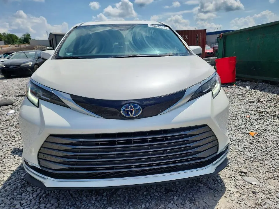 2021 TOYOTA SIENNA LIMITED 7-PASSENGER  