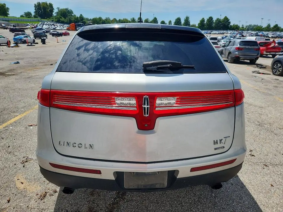 2015 LINCOLN MKT   
