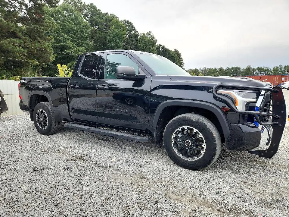 2023 TOYOTA TUNDRA SR5  