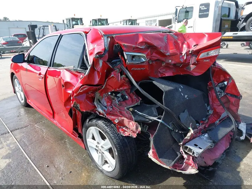 2014 TOYOTA CAMRY SE