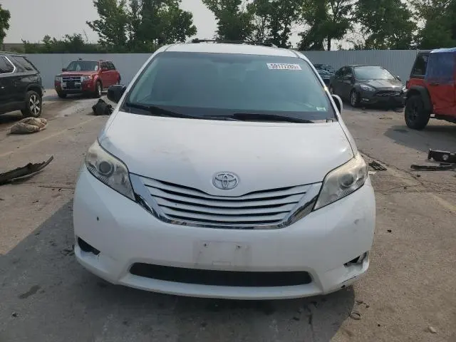 2016 TOYOTA SIENNA LE  