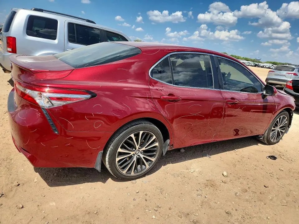2018 TOYOTA CAMRY SE  