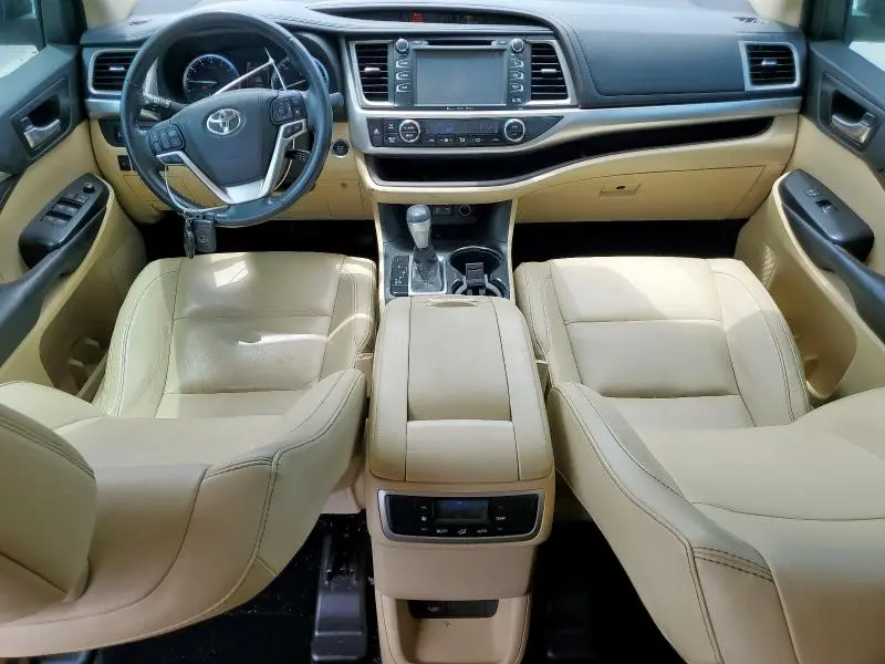 2017 TOYOTA HIGHLANDER SE  