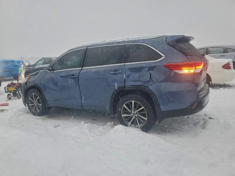 2018 TOYOTA HIGHLANDER SE  