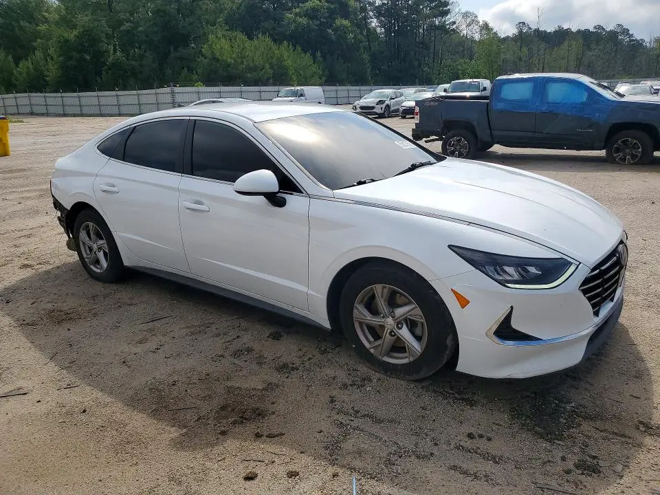 2022 HYUNDAI SONATA SE  