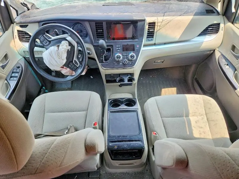 2015 TOYOTA SIENNA LE  