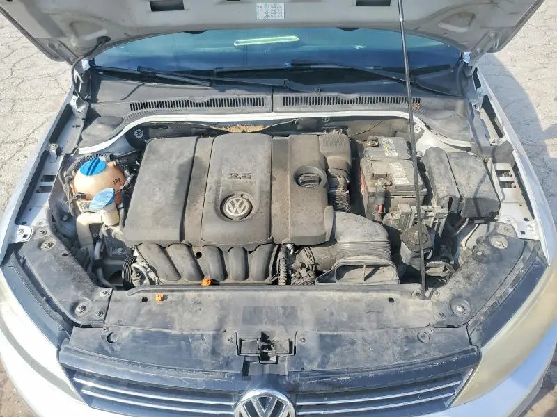 2011 VOLKSWAGEN JETTA SE  