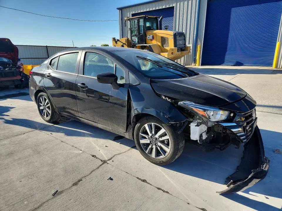 2023 NISSAN VERSA SV  