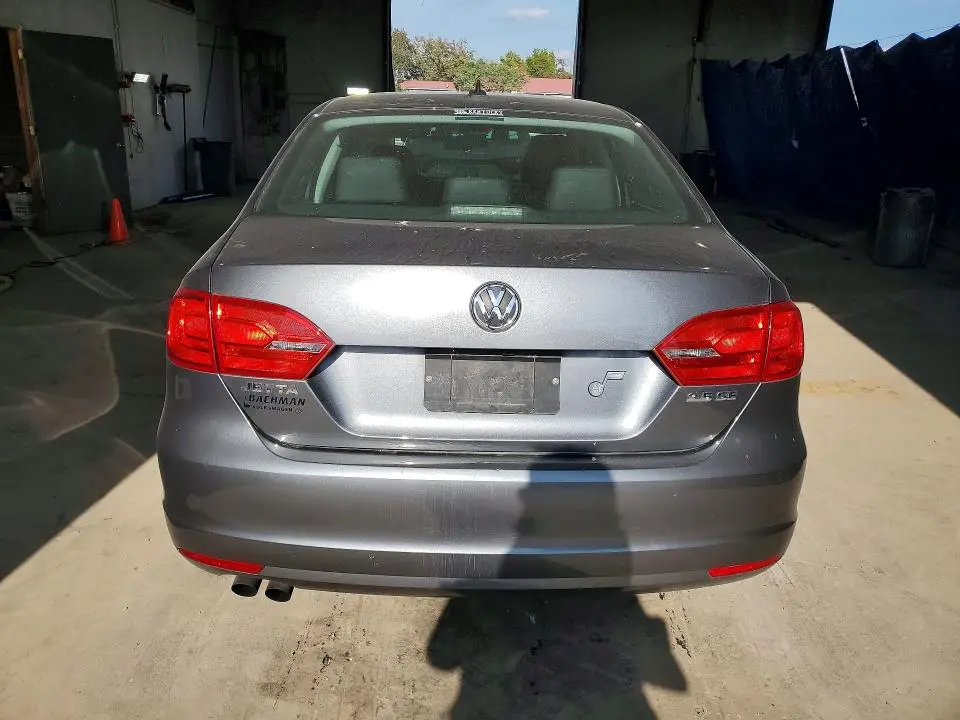 2011 VOLKSWAGEN JETTA SE  