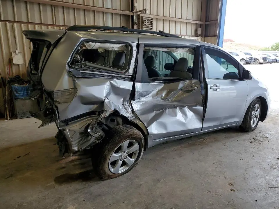 2011 TOYOTA SIENNA LE  
