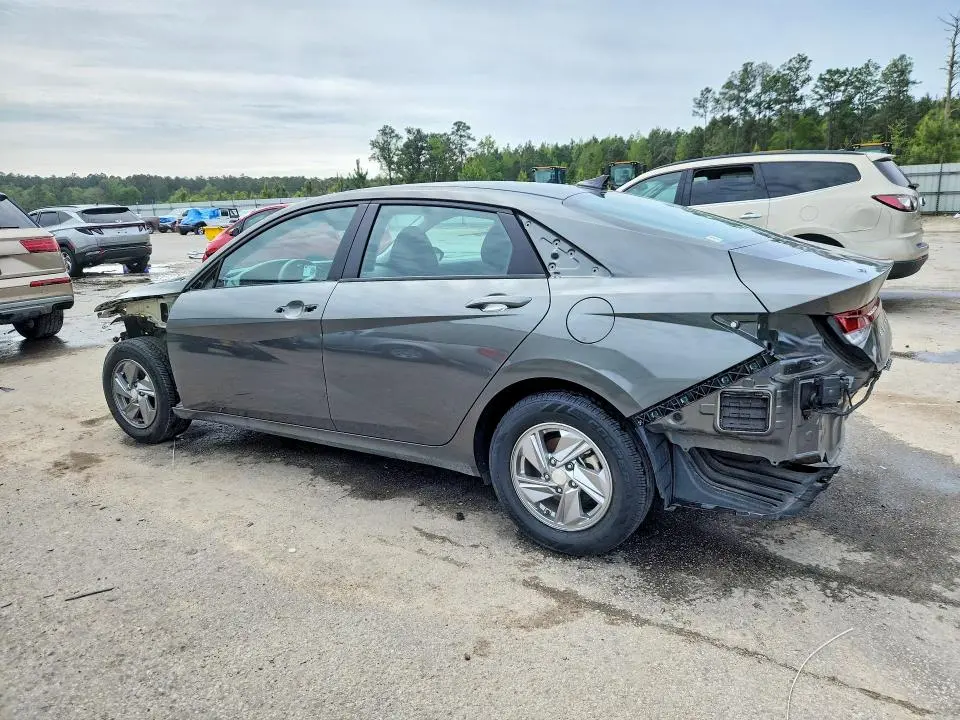 2025 HYUNDAI ELANTRA SE  