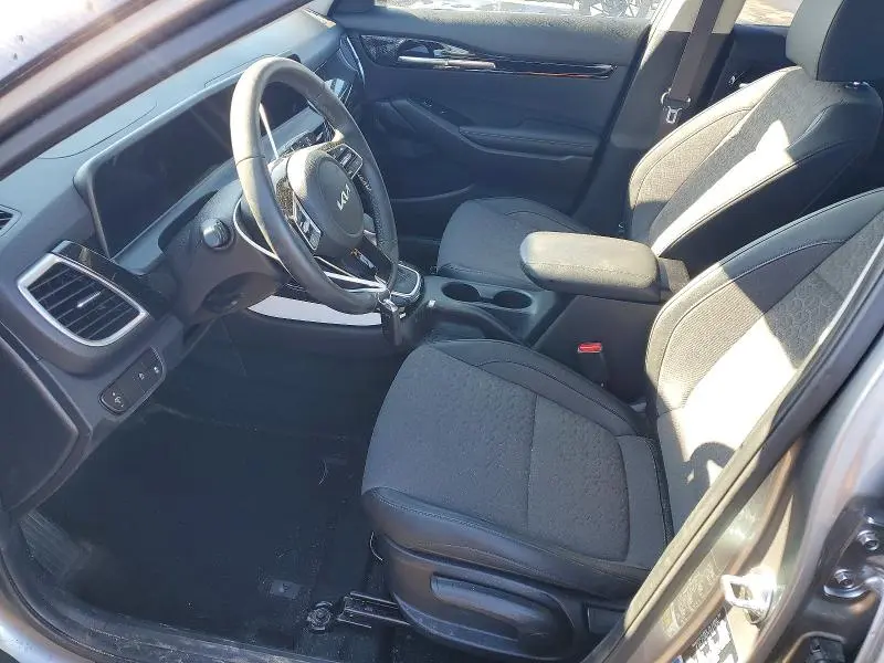 2025 KIA SELTOS S  