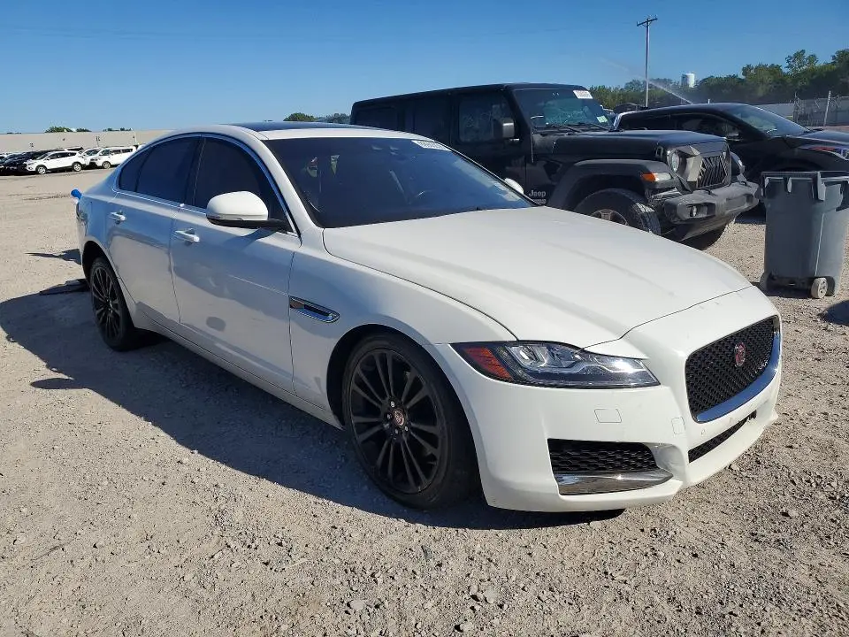 2018 JAGUAR XF PRESTIGE  