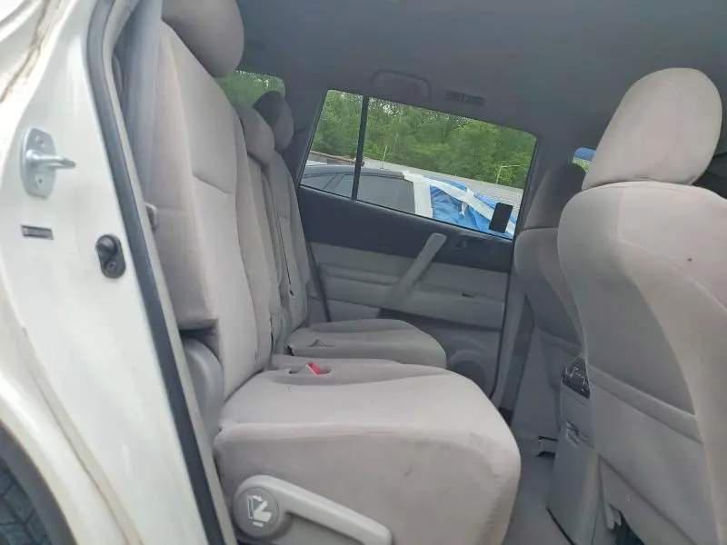 2010 TOYOTA HIGHLANDER BASE  