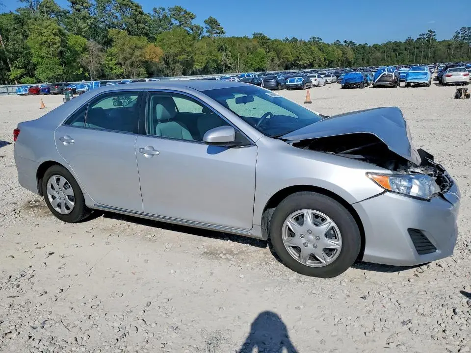 2014 TOYOTA CAMRY LE  
