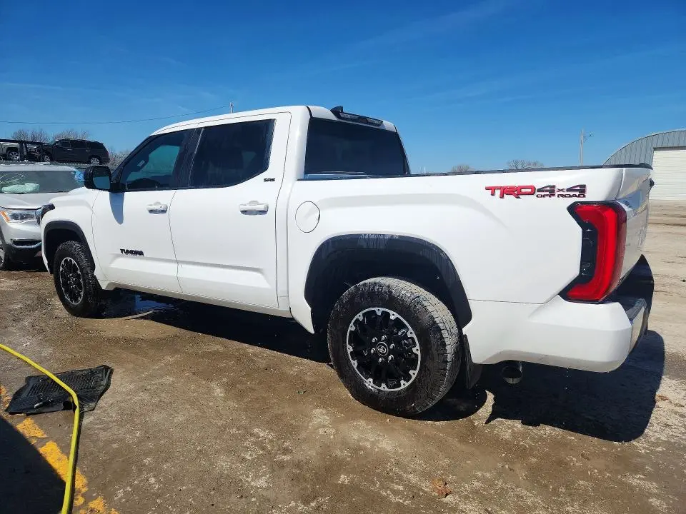 2025 TOYOTA TUNDRA SR5  