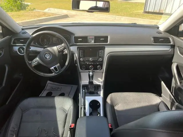 2013 VOLKSWAGEN PASSAT SE  