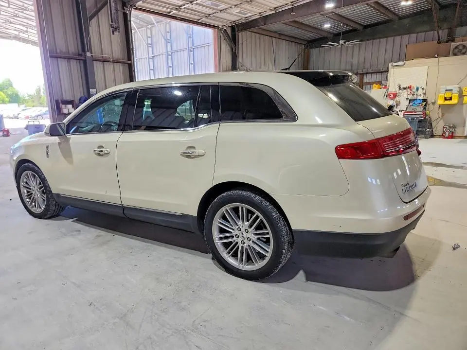 2015 LINCOLN MKT   