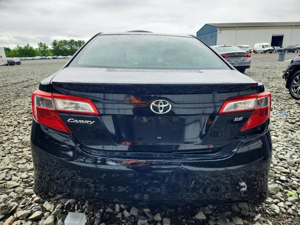 2014 TOYOTA CAMRY SE  