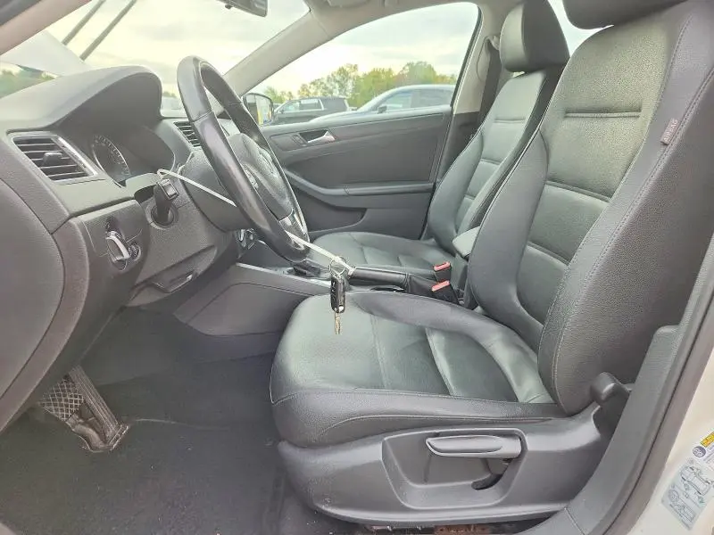 2012 VOLKSWAGEN JETTA SE  