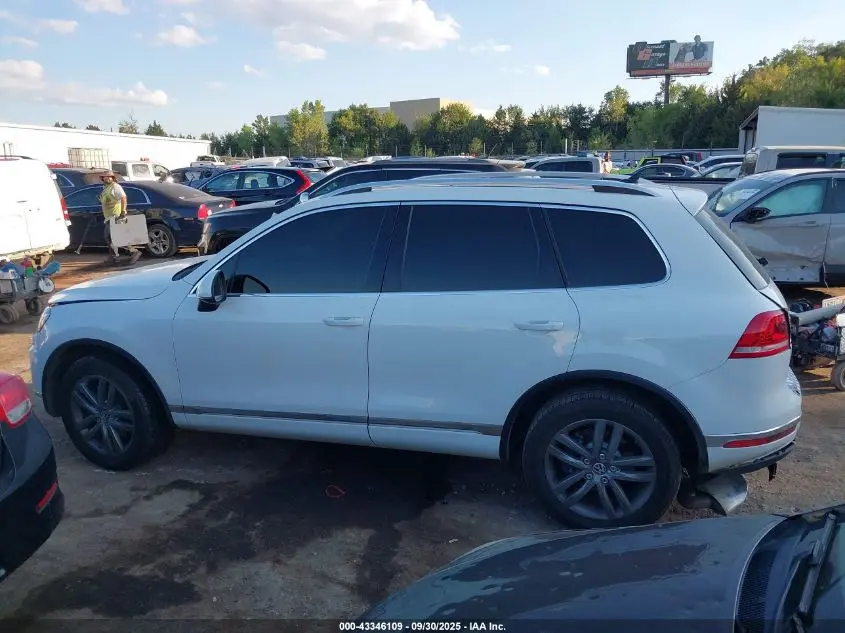 2015 VOLKSWAGEN TOUAREG V6 LUX