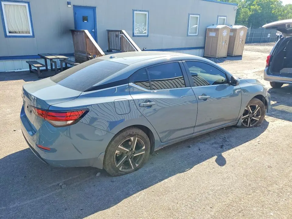 2025 NISSAN SENTRA SV  