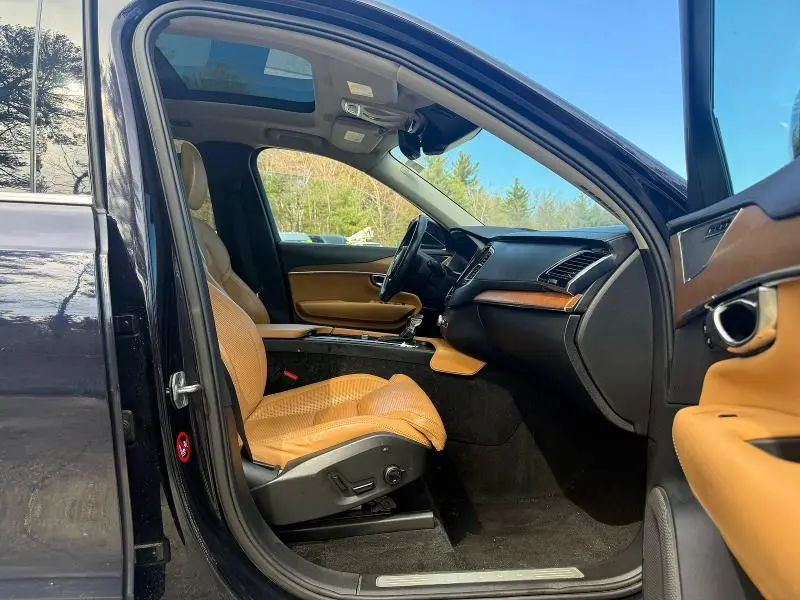 2016 VOLVO XC90 T6  