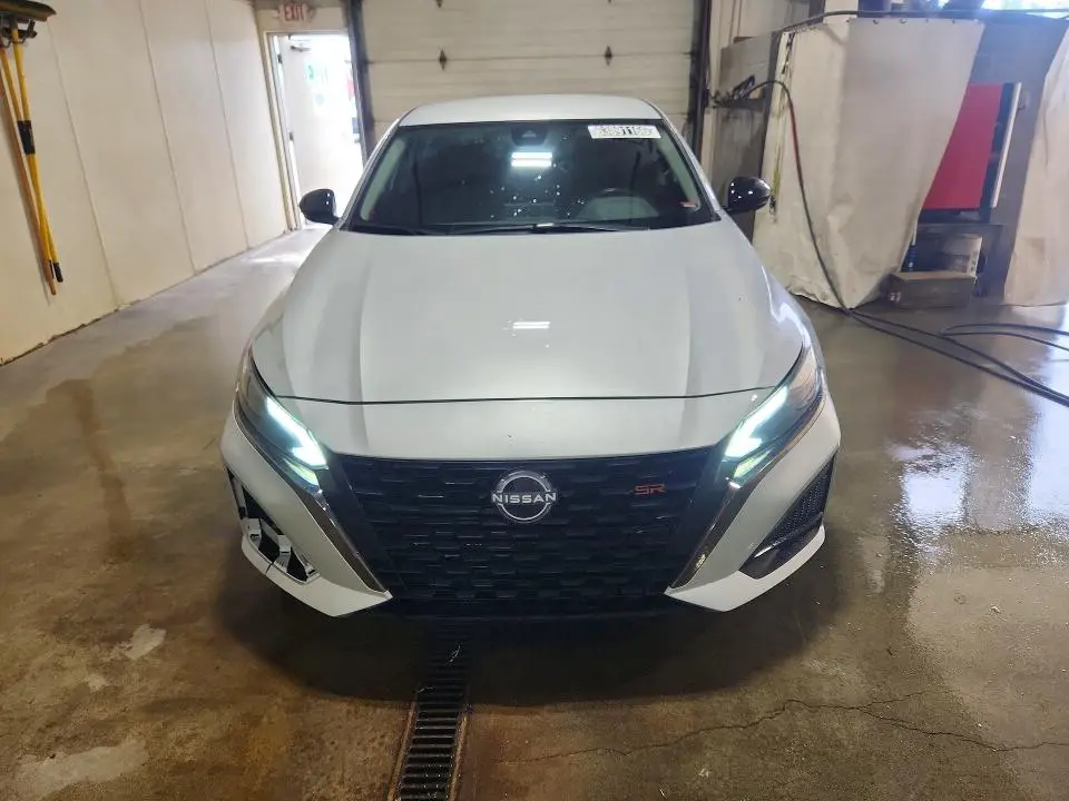 2024 NISSAN ALTIMA SR  