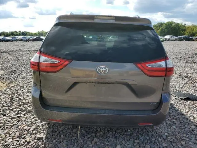 2017 TOYOTA SIENNA XLE  