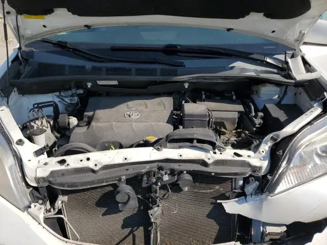 2016 TOYOTA SIENNA XLE  