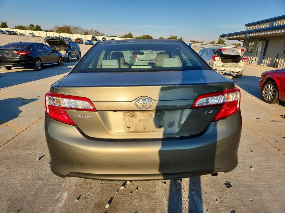 2014 TOYOTA CAMRY LE  