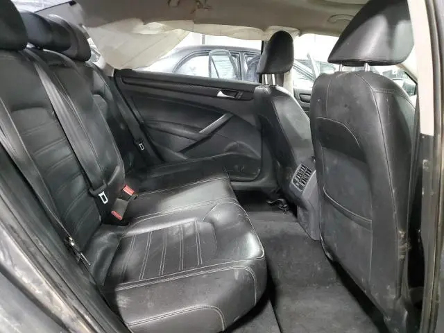 2015 VOLKSWAGEN PASSAT SE  