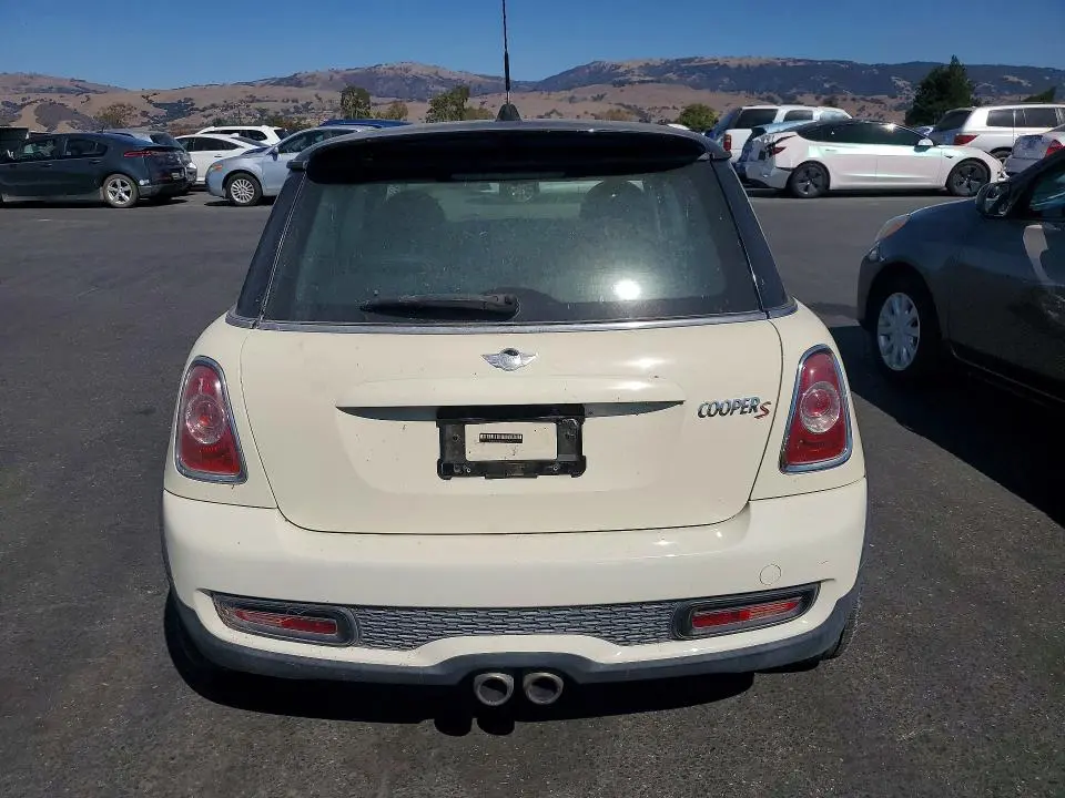 2011 MINI COOPER S  