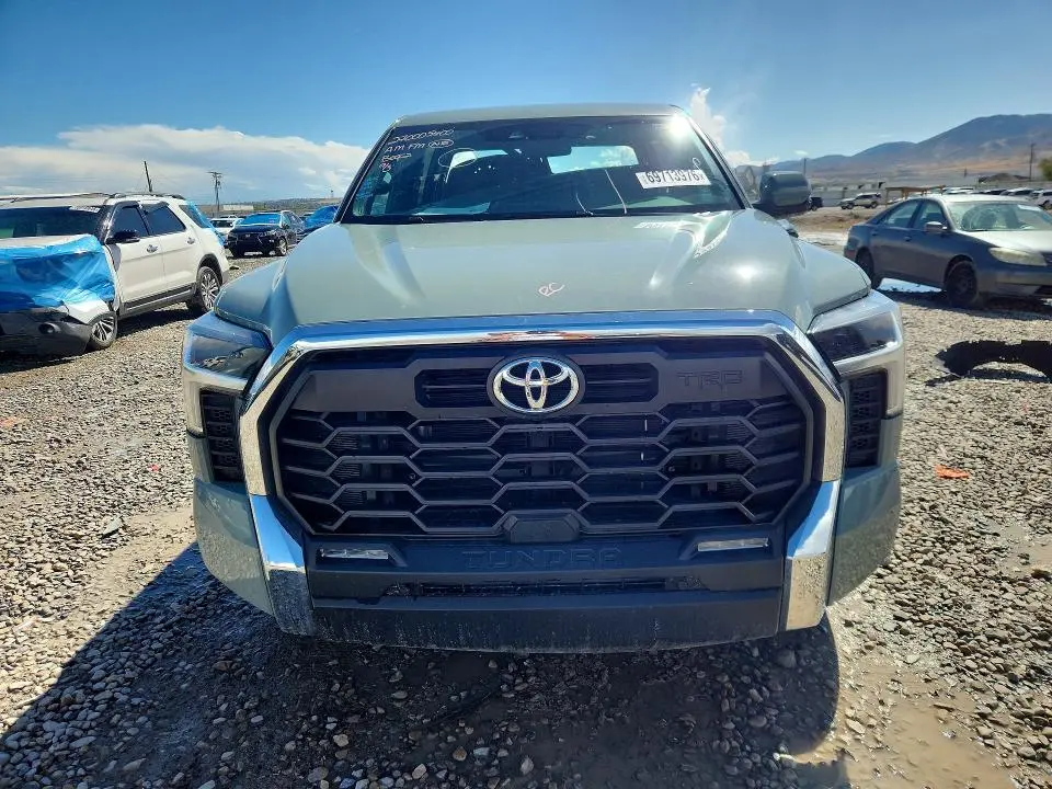 2025 TOYOTA TUNDRA SR5  