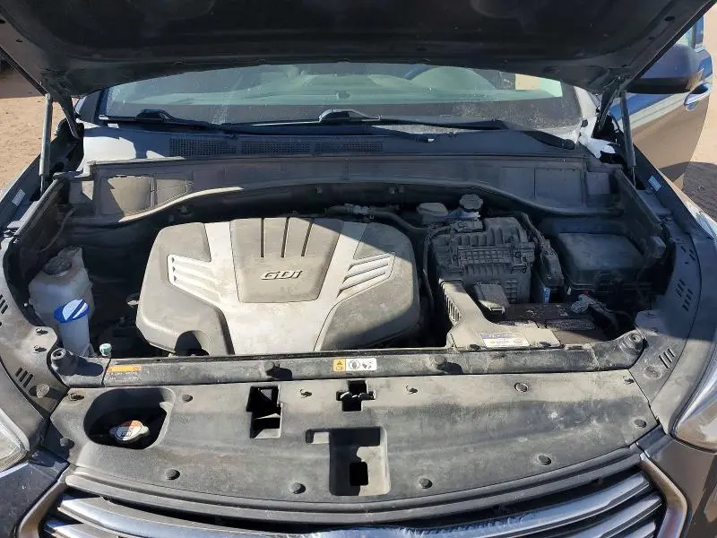 2018 HYUNDAI SANTA FE SE  