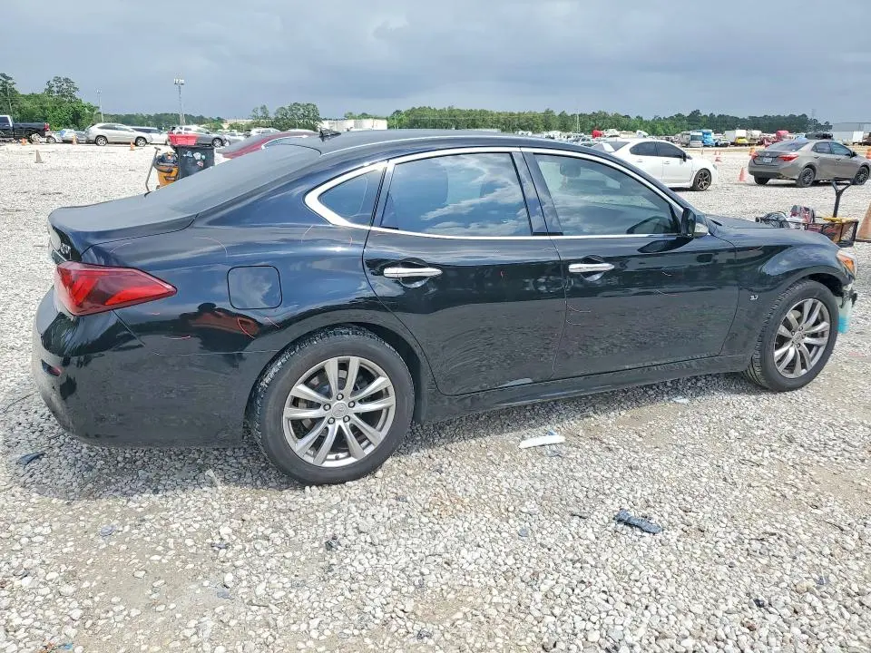 2015 INFINITI Q70 3.7  