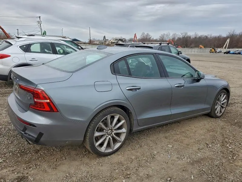 2020 VOLVO S60 T6 MOMENTUM  