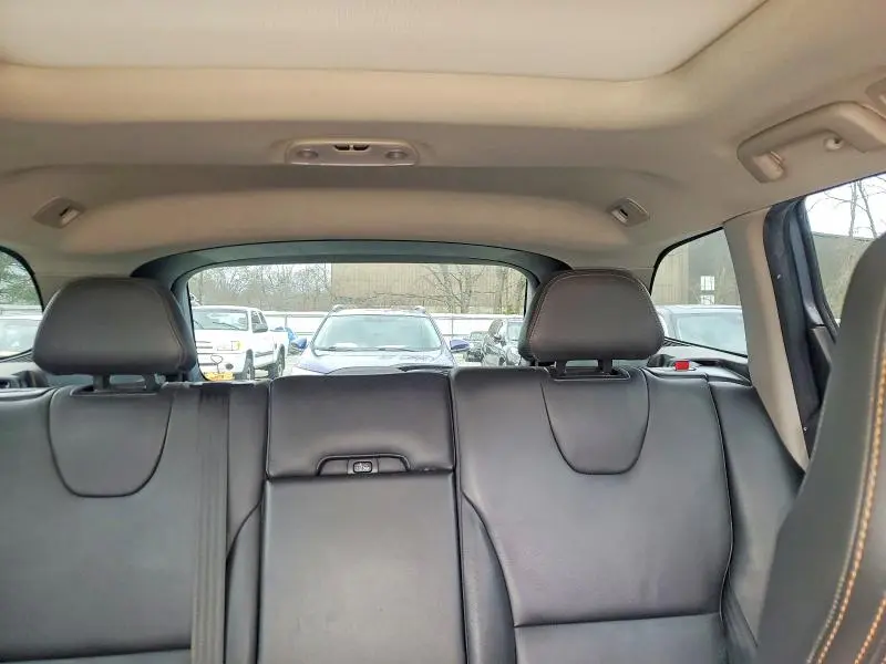 2017 VOLVO XC60 T6 DYNAMIC  