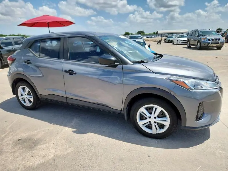 2022 NISSAN KICKS S  