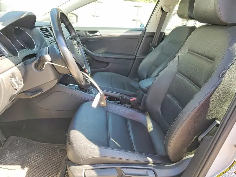 2017 VOLKSWAGEN JETTA SE  