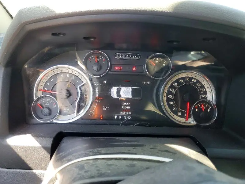 2016 RAM 1500 SLT  