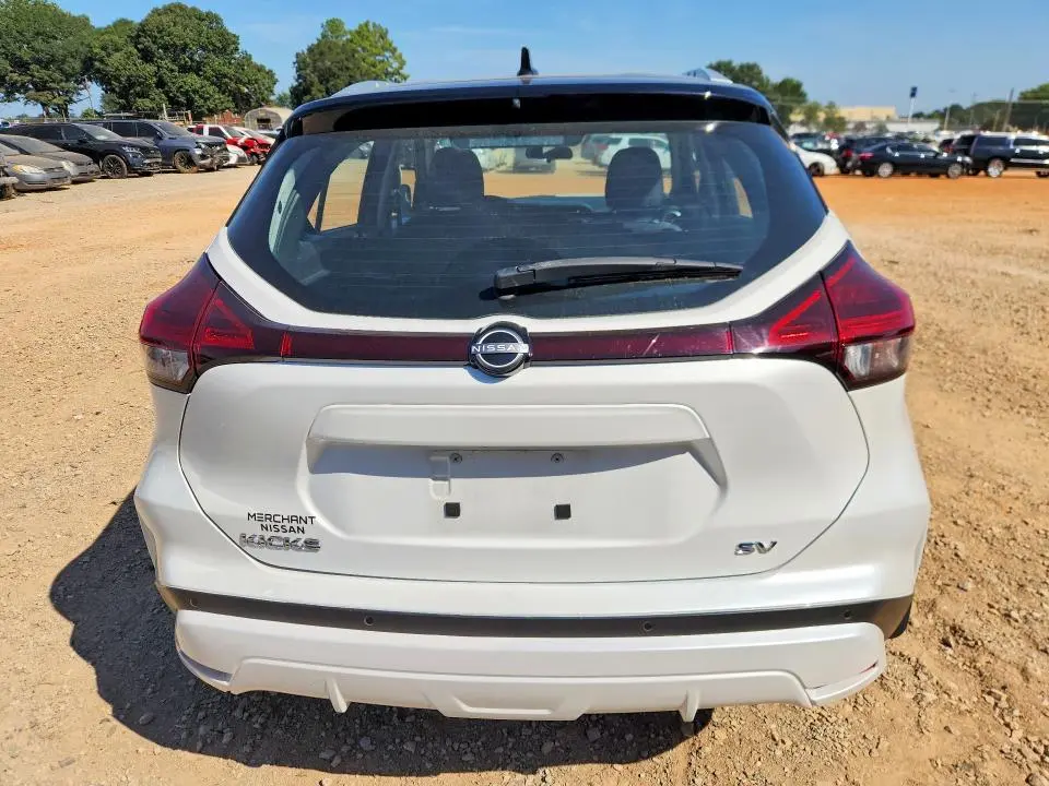 2022 NISSAN KICKS SV  