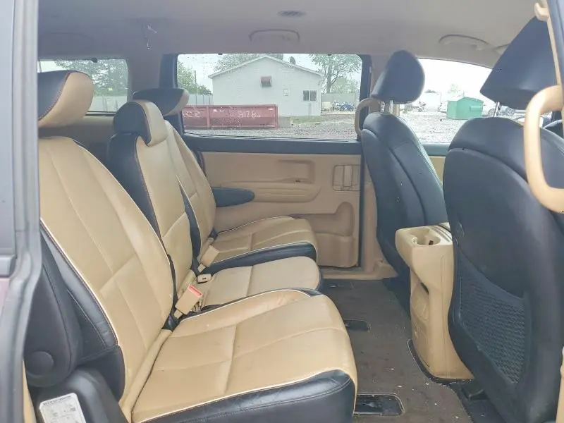 2017 KIA SEDONA LX  