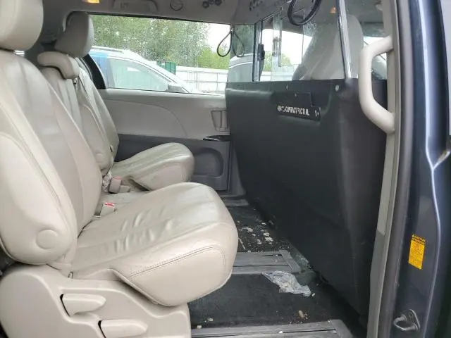 2014 TOYOTA SIENNA   