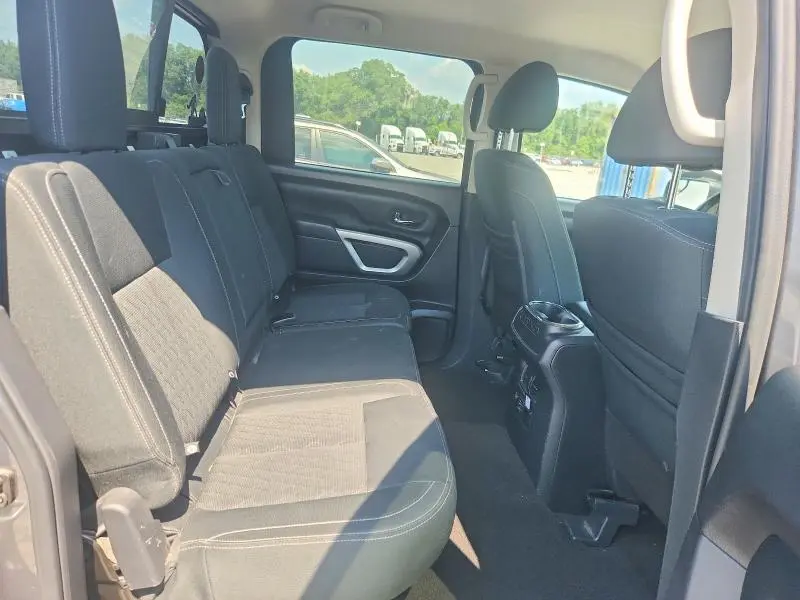 2019 NISSAN TITAN SV  