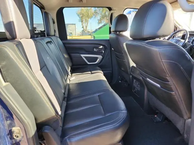 2017 NISSAN TITAN SV  