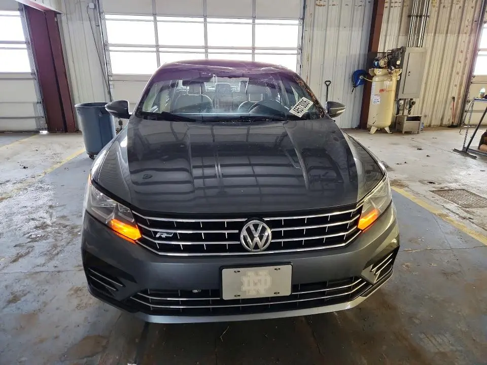 2016 VOLKSWAGEN PASSAT S  