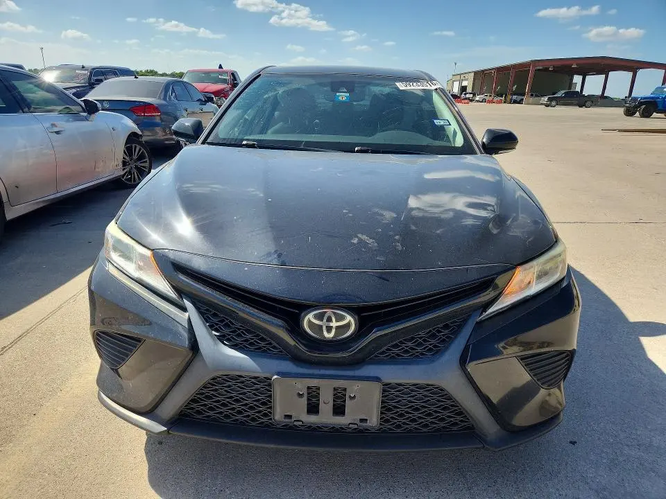 2019 TOYOTA CAMRY SE  