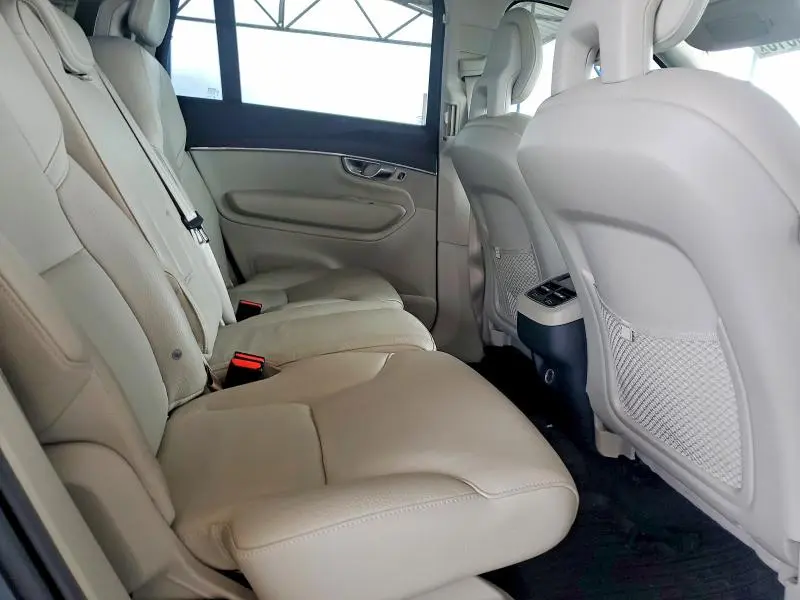 2020 VOLVO XC90 T6 MOMENTUM  